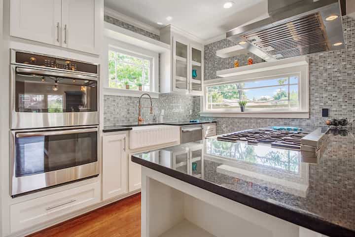 Hire kitchen refurbishment & appliances contractors in Conroe, Texas. Our expert fitters do extensions, design & installation.